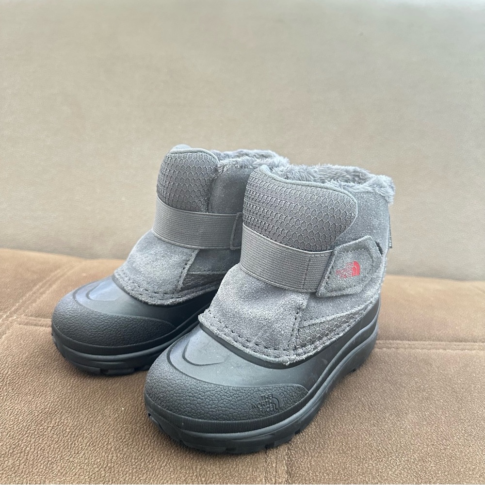 Like NEW!!! The North Face Alpenglow II Toddler Boots, Size 9
